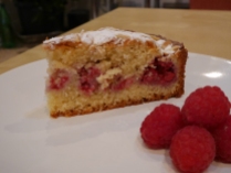 Almond and raspberry cake